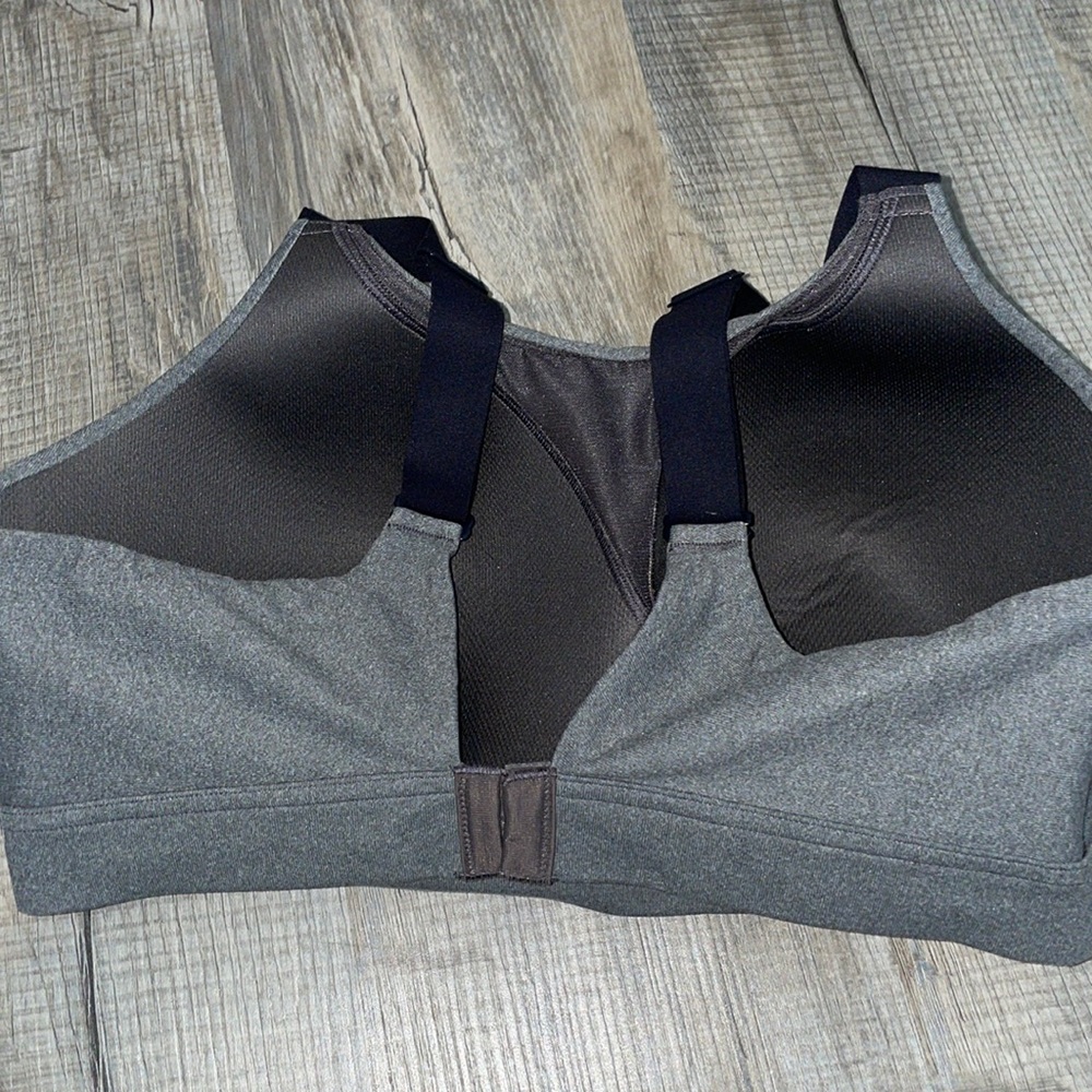 Like new Under Armour gray heather sports bra, 38DD fits like 36DD - Picture 2 of 2